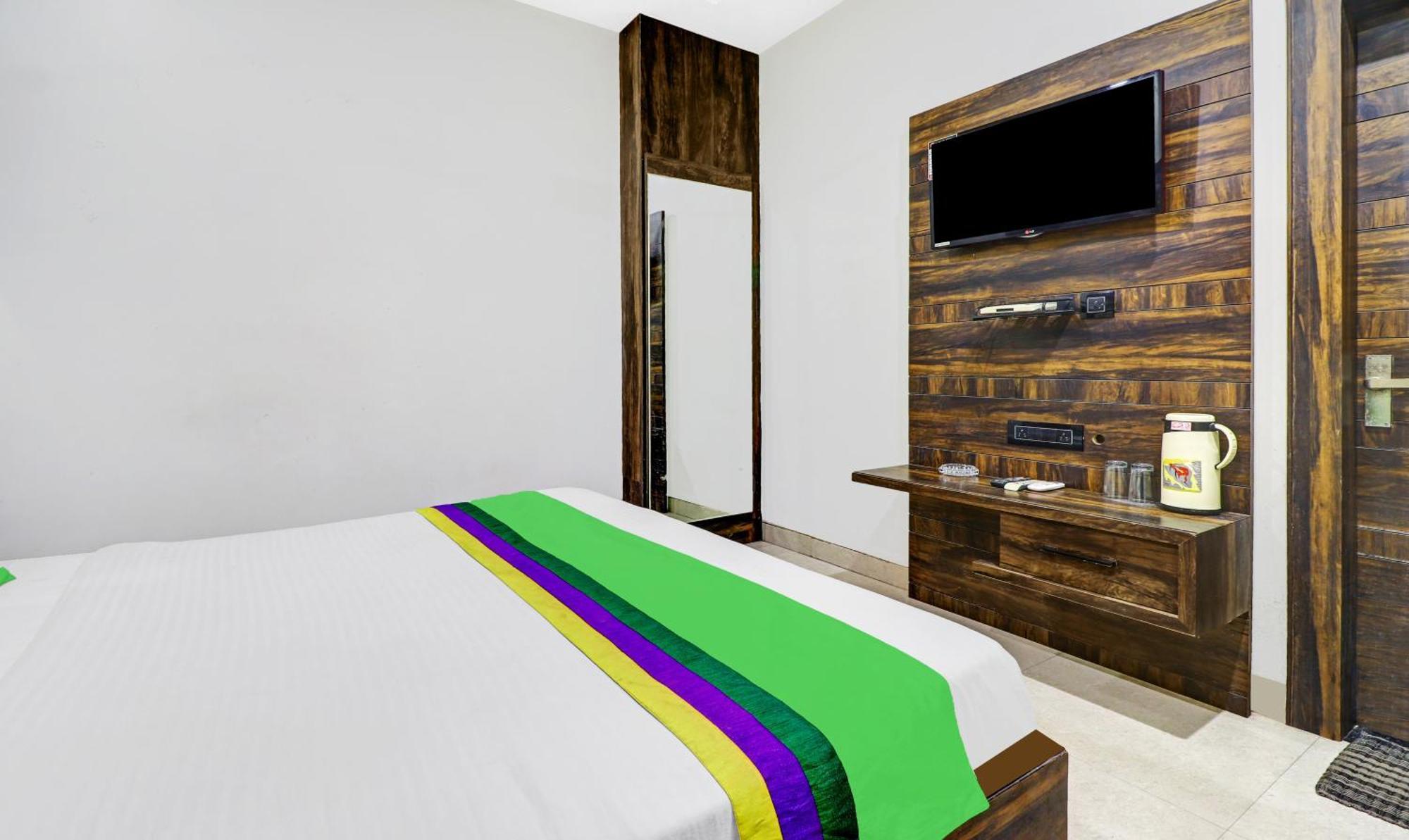 Itsy Hotels Anjali Mahal, 500 Mtrs From Mathura Railway Station エクステリア 写真