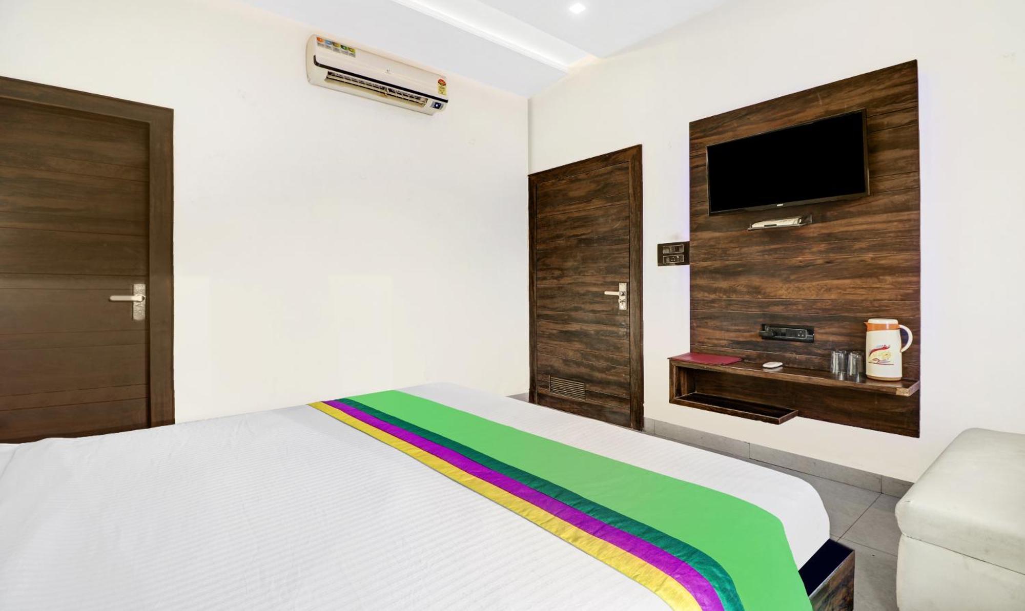 Itsy Hotels Anjali Mahal, 500 Mtrs From Mathura Railway Station エクステリア 写真