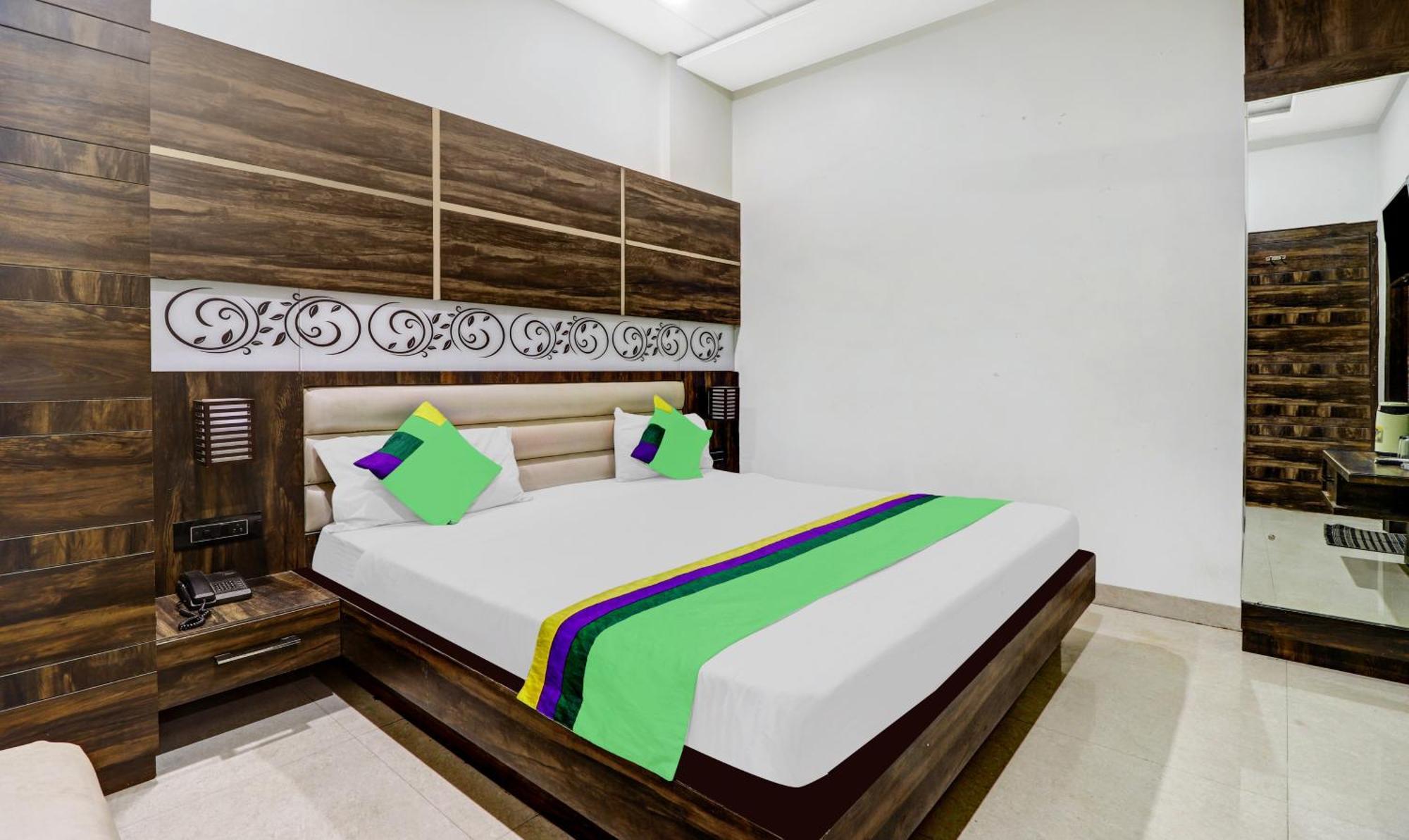 Itsy Hotels Anjali Mahal, 500 Mtrs From Mathura Railway Station エクステリア 写真