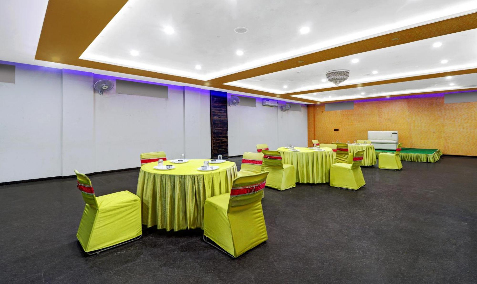 Itsy Hotels Anjali Mahal, 500 Mtrs From Mathura Railway Station エクステリア 写真